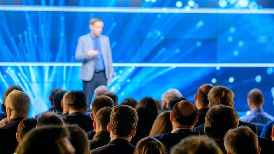 Widownia konferencji przed sceną